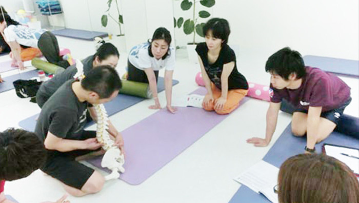 骨模型を使って説明の図