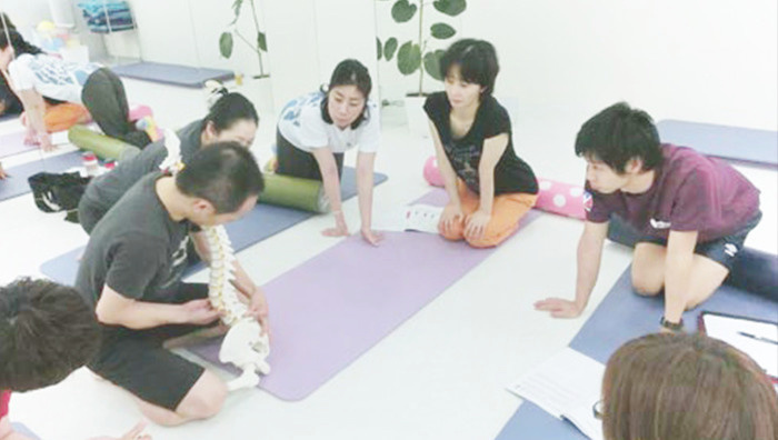 骨模型を使って説明の図